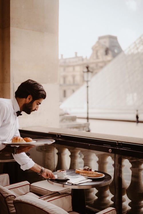 Le Café Marly  mission image