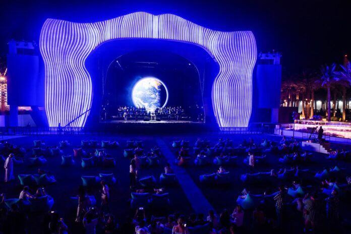 Sounds-of-Nature-performance-at-Dubai-Millennium-Amphitheatre-696x464